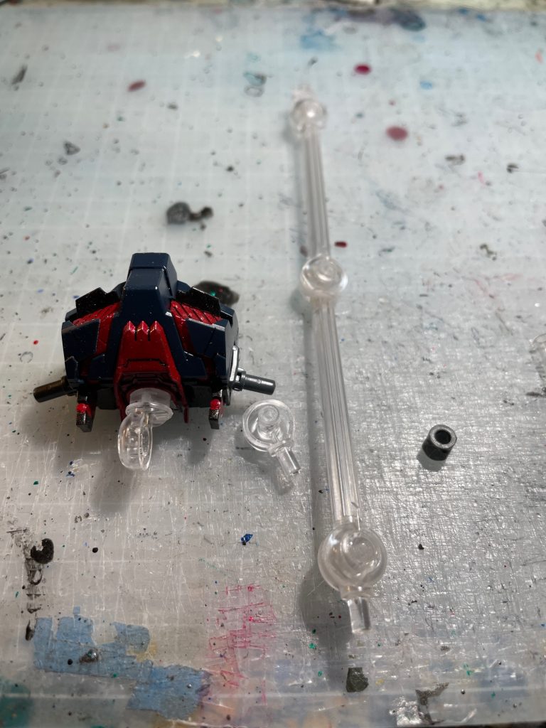 首の部分にアクションベースの根本及びキット取り付け部を瞬間接着剤＆パテで固定。この手法ならほとんどのキットを「ケンタウルス化」出来るかも。