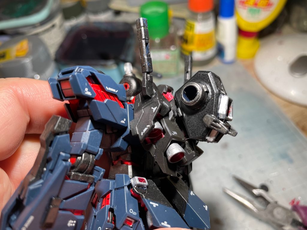 バックパックに真鍮線を埋め込み瞬間接着剤にて接着。