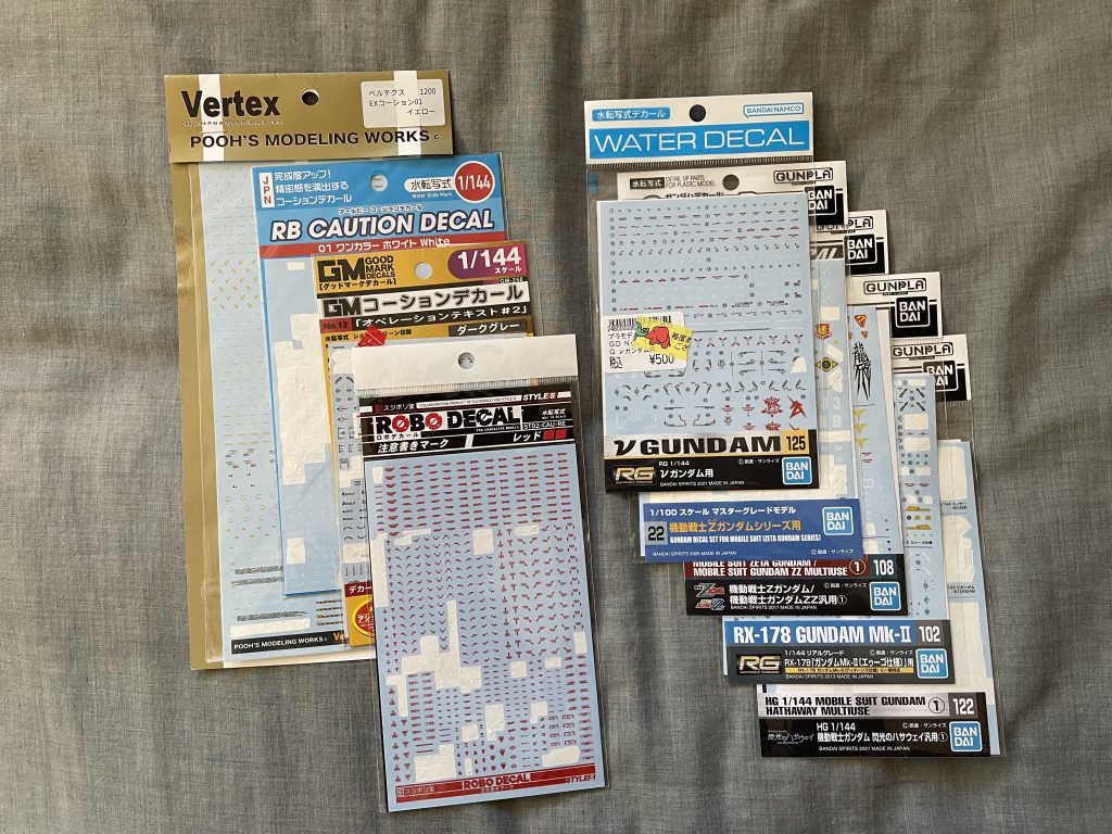 今回使用したデカール達いつも楽しくデカール貼りできるのは、色々なデカールをストックしてあるからだと思います好きなデザインを好きなところに好きなだけ貼るたとえ設定と相反しても😛🌊さて、お正月からとんでもない事ばかりが起きてしまって…被災した皆様には心から哀悼の意を表します。被災者の皆さんからしたら、ガンスタなんか見れないかもしれませんし、今回の地震で作品が台無しになっているかもしれないと思うと、非常に心が締め付けられます。どうか1日も早く、普段の生活が過ごせるように祈ってます。さてさてさて最後まで読んでいただきありがとうございました今回も好きなように作成できました本当はもっと設定にそって作成することそしてもっと手数を少なく、早く終わらせるつもりでしてが、なかなか上手くいかないもので…でも、楽しく作れたのでよかったよかった次はセンチネル縛りでC2を二機体！とか息巻いていたのですが、手を付けていたフライルーを完成させたいなぁと思っております次回もよろしくお願いします‼️