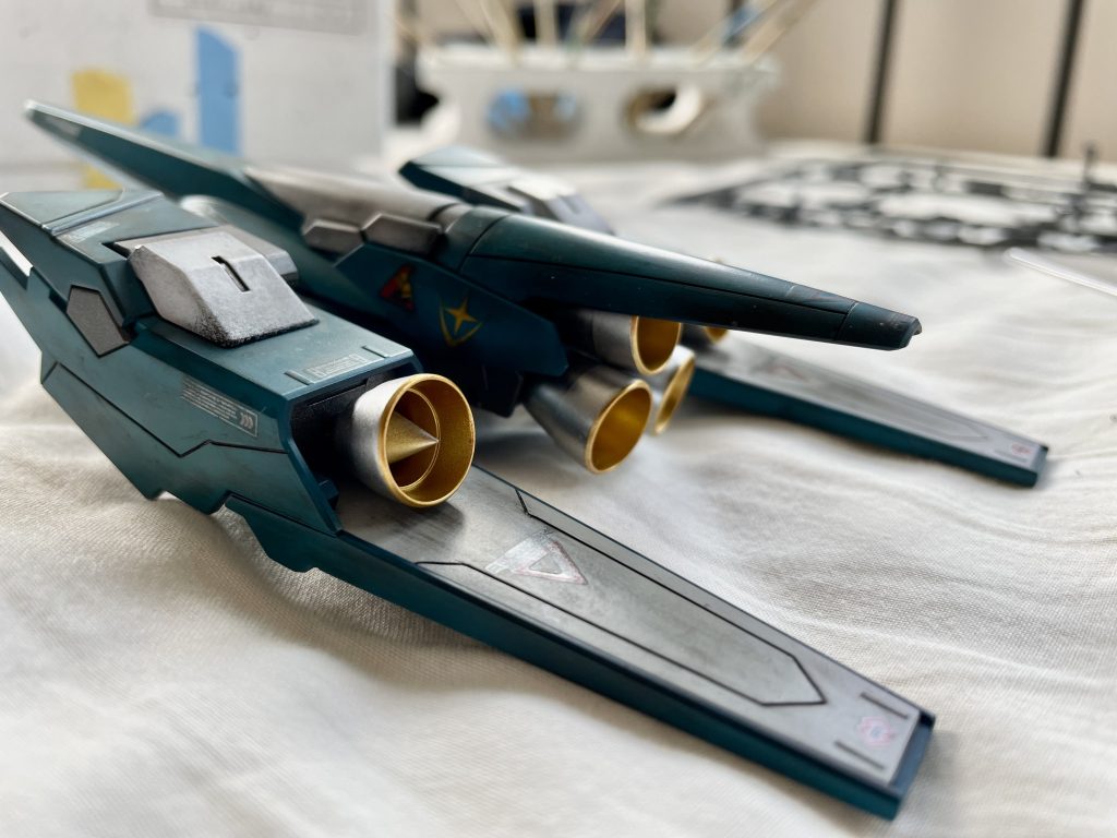 バーニア類の中心はスターブライトゴールドを使用しました。中心の円錐はコトブキヤのスパイクを使用しました。