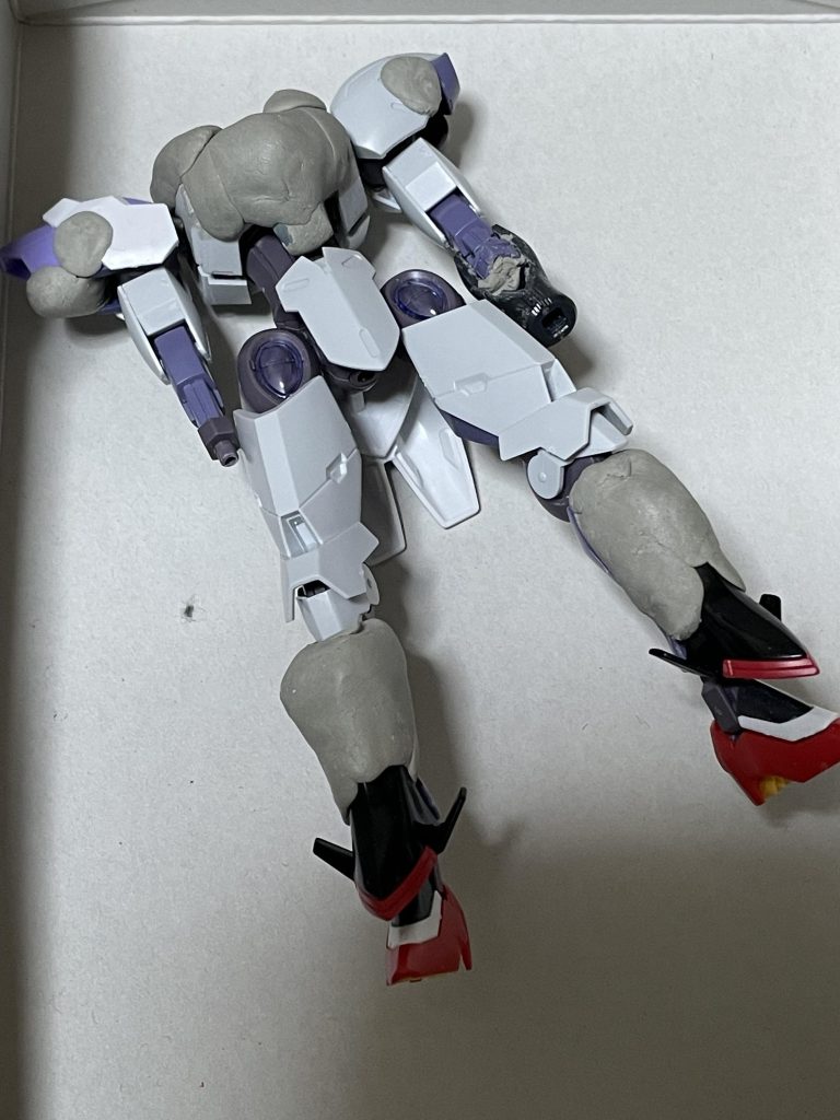 ミカエリスをベースにパテなどを使って……