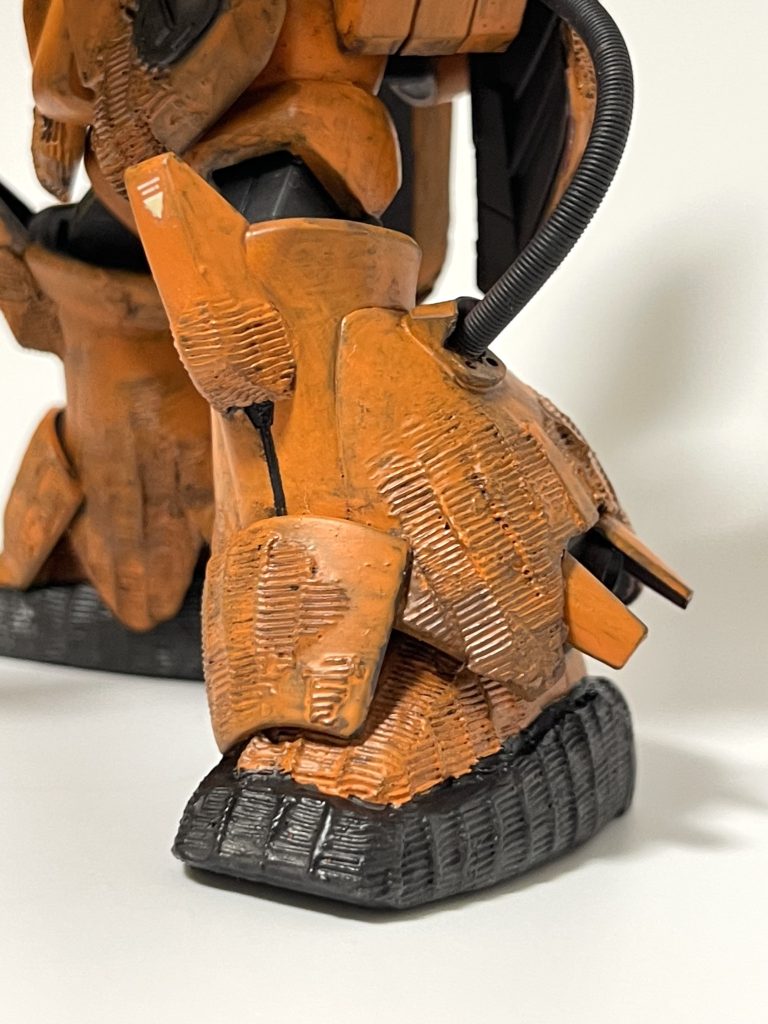 セメントコーティングが懐かしいですね。エポキシパテを塗りつけて、ドイツ戦車用のコーティングツールを使って再現してあります。
