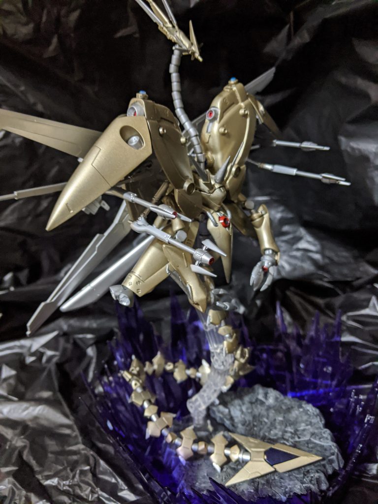 「ノイエジールとモデリングサポートグッズのビーストソード二本、モビルパイプを生贄に、ノイエジールドラゴンを召喚!!特殊効果発動!!【アイテハシヌ】!!」「は？なんでカードゲームでいきなりデッドオアアライブ！？」「カードゲームの世界じゃよくある話！！闇〇のゲームとか知らんのか？」「それ完全アウト‼‼伏字になってねえ‼‼」