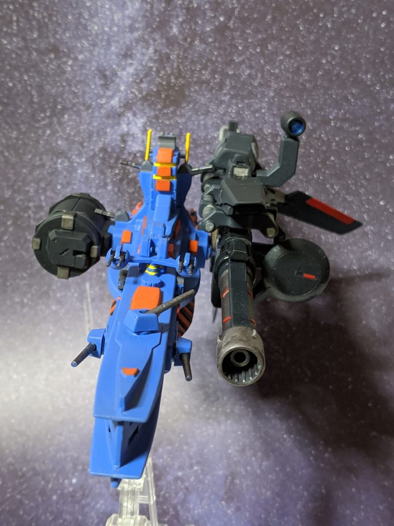 もともと想定されていない大質量兵器を後付けで取り付けたため、艦の機体バランスは無茶苦茶であった。「急発進禁止、急停止禁止、急旋回禁止、一定以上の速度禁止、もしやればハイパーメガ粒子砲が基部からもげるかサラミス本体があらぬ方向に飛んでいくかそれともその両方か、とにかくろくなことにならない」 というのが担当した技術士官のコメントである。