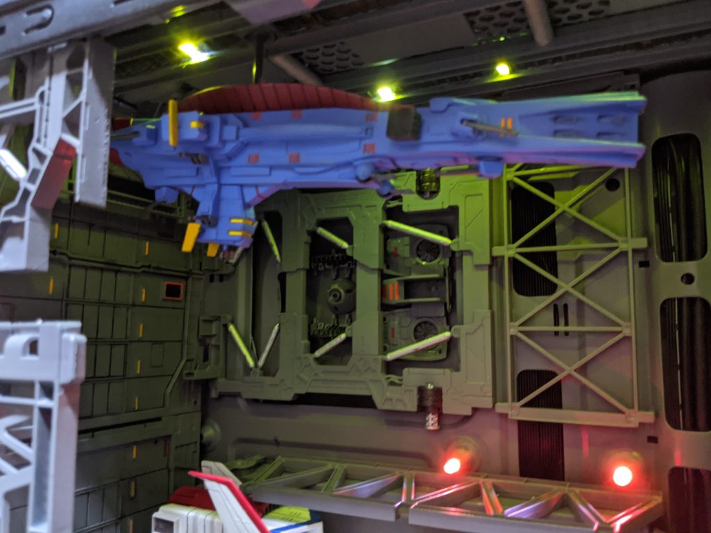 プラ棒で上下さかさまにすることもできますが接着していないので長時間は自分的にメンタル削れます。