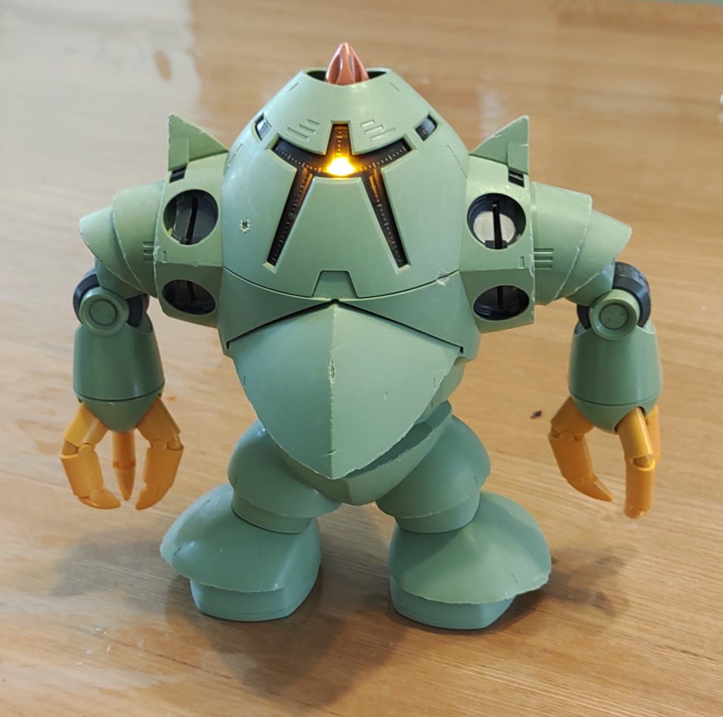 モノアイ電飾後ダメ－ジ加工を施しました　ピンバイスと金ヤスリでコツコツとイメージを膨らませながら・・・　指が痛い