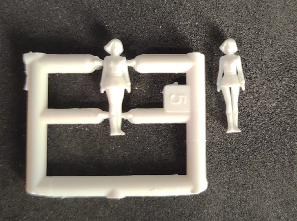 両腕、脚の付け根部分を掘り込み顔も少し修正しております