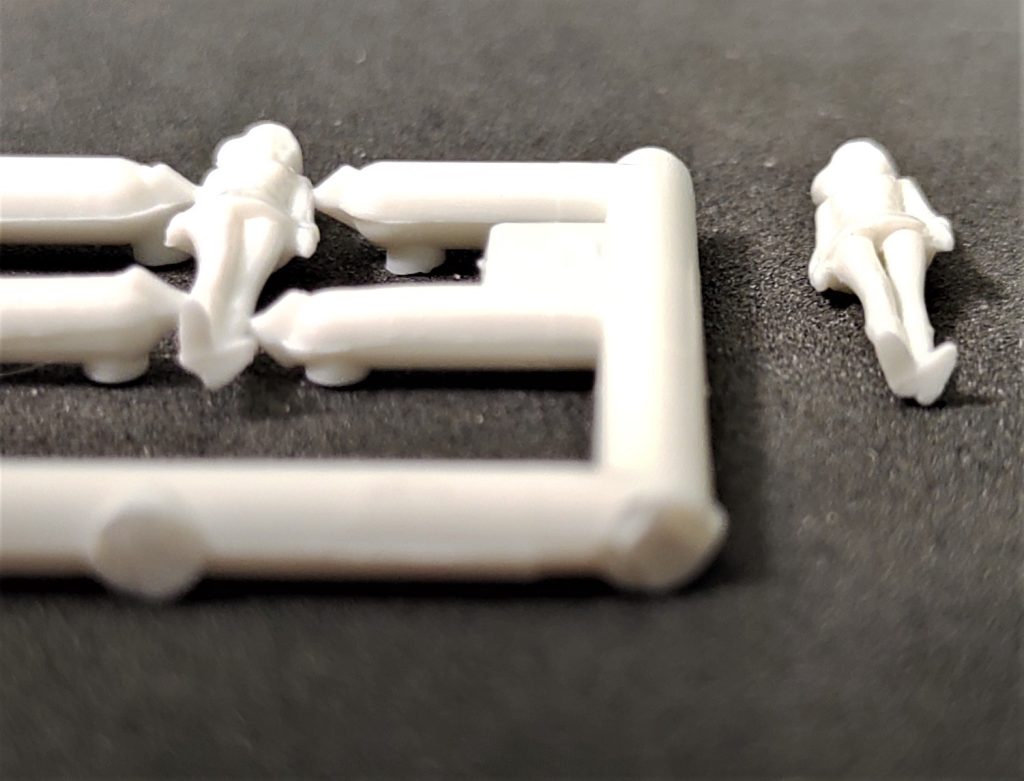 スカ－ト内を彫り込んでます