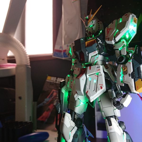 νガンダム サイコフレーム フル電飾