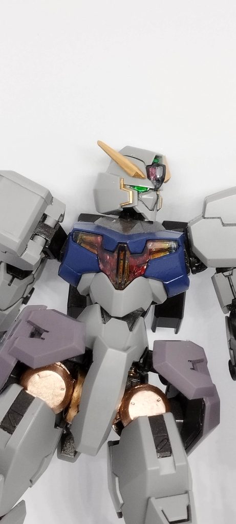 解り辛いですが…胸の中、グラデーション表現しています😅　シルバーベースにクリアーカラーを重ねたりしながら…😁