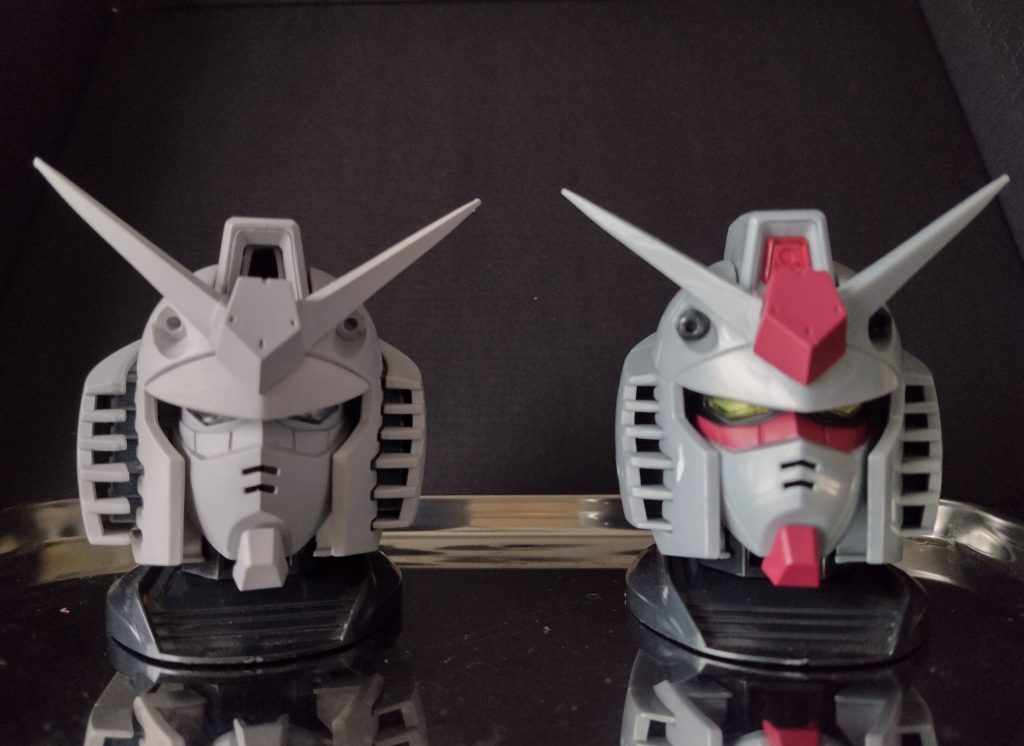 サフ吹きまで済んでロールアウトカラーと比較サフェーサーだけの状態ってなんかいいですね〜