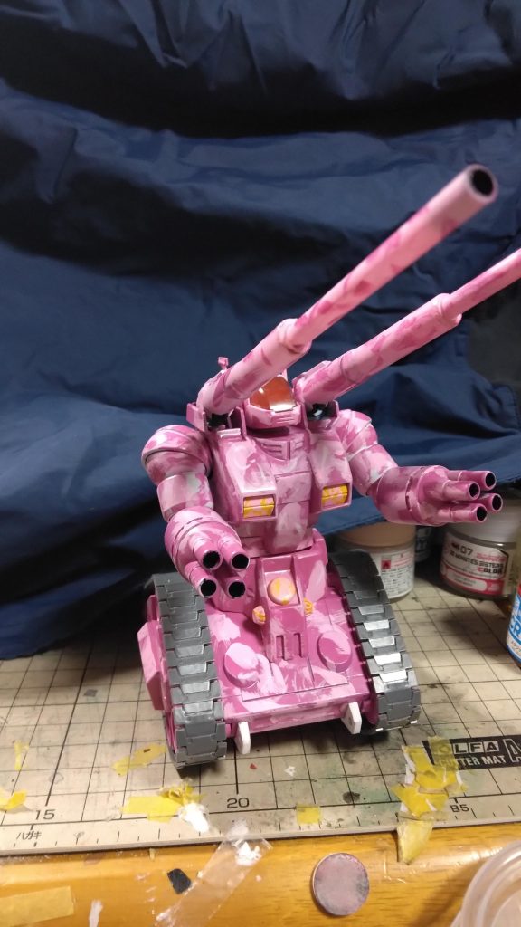 砲身はプラパイプ3ｍｍ径に5ｍｍ径を重ね基部側を薄く削り込むことでほぼパテ埋めを使わずに接合