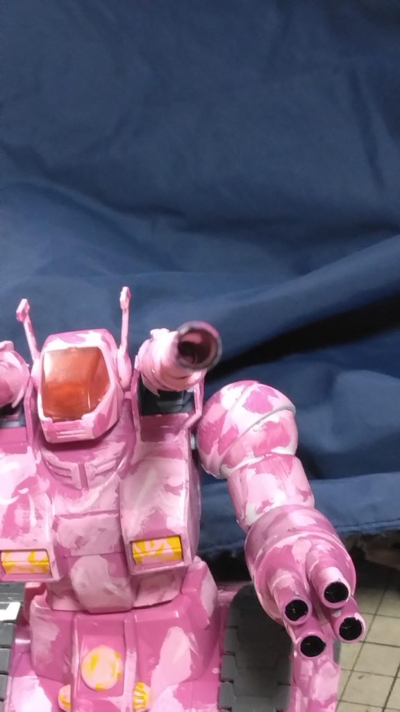 主砲、ガンランチャー共に砲身内部は黒で塗装塗っては組立、塗っては組立を繰り返してほぼ全身筆塗り塗装で仕上げました