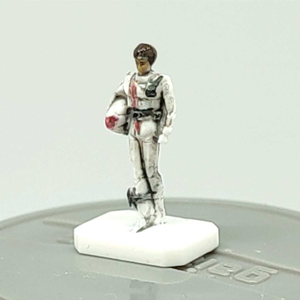 微妙な違いなのでわかりにくいかもしれませんが、前回の福岡版とはスーツのカラーリングを変えてます。