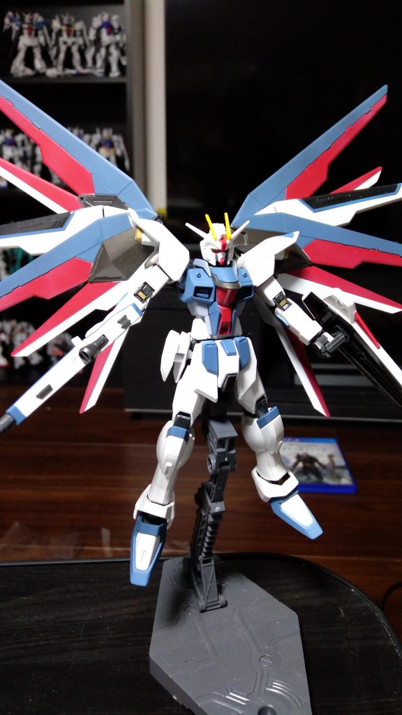 作成途中です。当初のウイング部の塗り分けはこの様な感じでしたが、いまいち感じましたので、ガンメタ部をブルーにて重ね塗り直しました。最後まで御覧頂きありがとうございました。