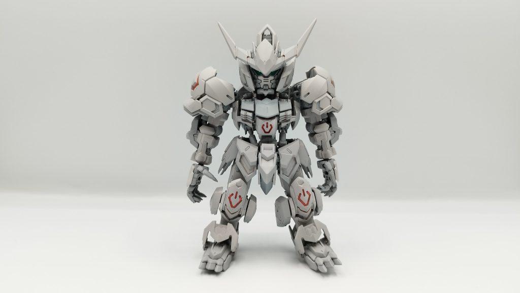 サフった状態です。水性サーフェイサーにてサフってます。