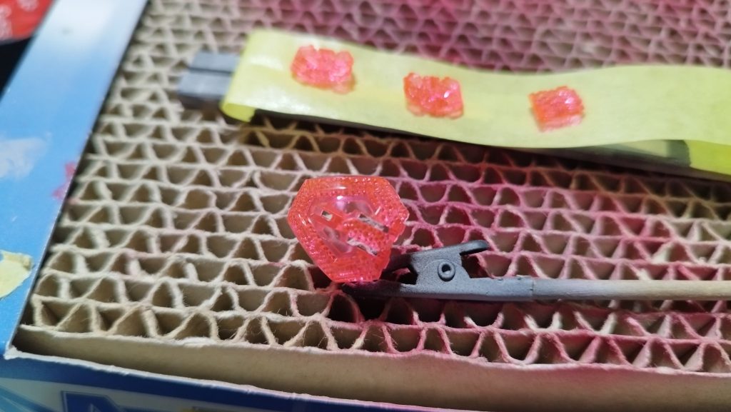 クリアのパーツは裏側にほんのりシルバーを塗装してます。