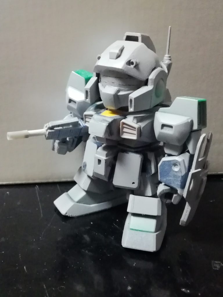 ジムライフルとシールドはプラ材でスクラッチ、シールドサイズはBB戦士Mk-Ⅱの物とサイズを揃えてみました。