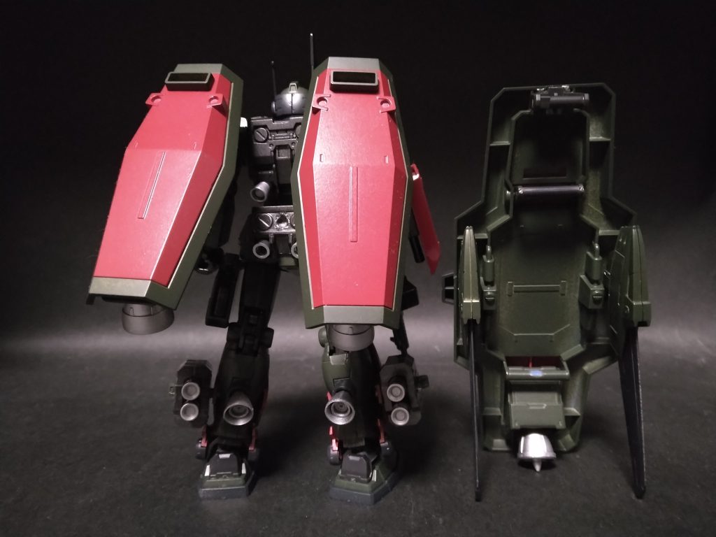 背面。シールドスラスター2枚。腰部に追加ジェネレーター付バーニア。ジェネレーターを追加したことによりRX78用ビームライフルを装備。またガーディアンシールドにウイングスラスター。