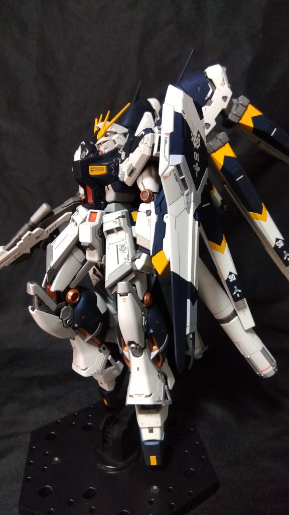 はい、今回の茶番はハイニュー作った人なら誰もが考えたであろうニューガンダムカラーで塗ったら？を元にお送りしましたwwまあもっと凄い作例作ってる人もいるので何番煎じなんだって感じですがね…RGハイニュー2体目が手に入ったので遊び倒そうかと…