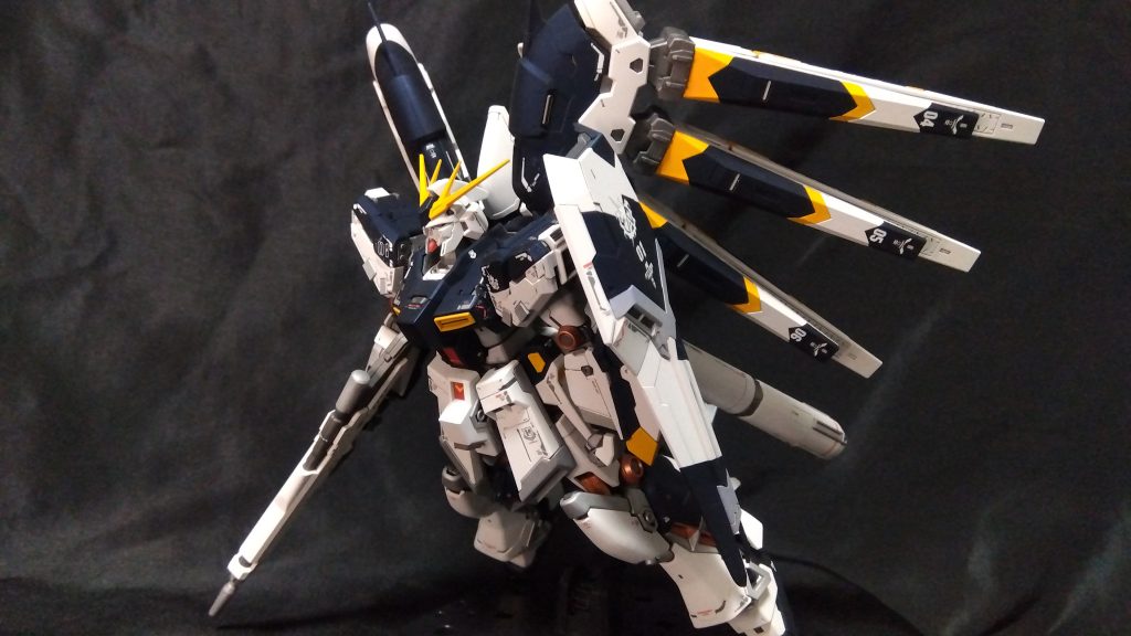 ガンダムってさ…つか自分の作品全般に感じるのだが、何故か左前から撮るのが一番カッコいいと思うんだがどうしてだろ…上手い人が作った作例は全方位から見ても凄さを感じるのだが…