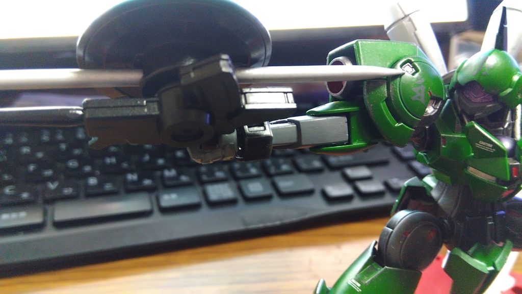 パイルバンカー兼用ビームライフルの部分は、よりライフルらしく、銃口を付けたりと。