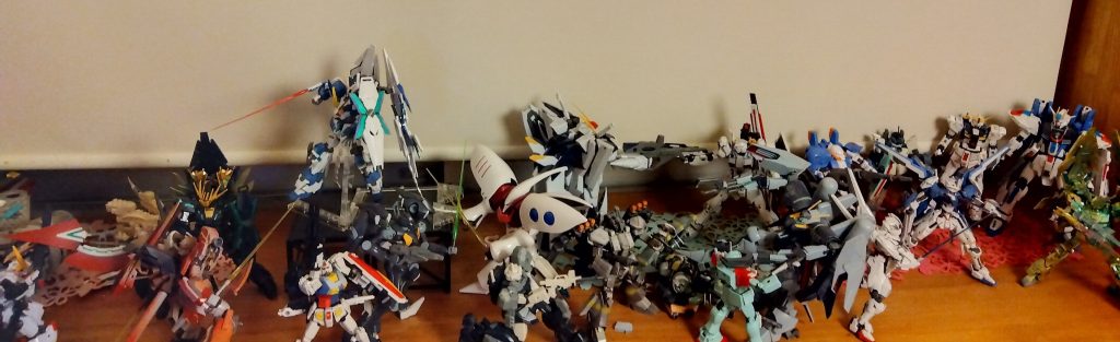 ユニコーンガンダム、フェネクス、バンシィノルン、端白星、シナンジュ・スタイン、横浜ガンダム、ファラクト、キュベレイ、ジェガン、エコーズジェガン、ジェスタキャノン、ジム、Ez-8、バイアラン・カスタム、ギラ・ズール、ホビーハイザック、クスィーガンダム、福岡νガンダム、νガンダム、フルメカニクスフリーダム、エアリアル改修型、キャリバーンたちです。表紙のやつは、横浜ガンダム高機動型を改造。ファラクト君は、ツインアイとシェルユニットを緑に。キュベレイは、お父ちゃんのやつ。