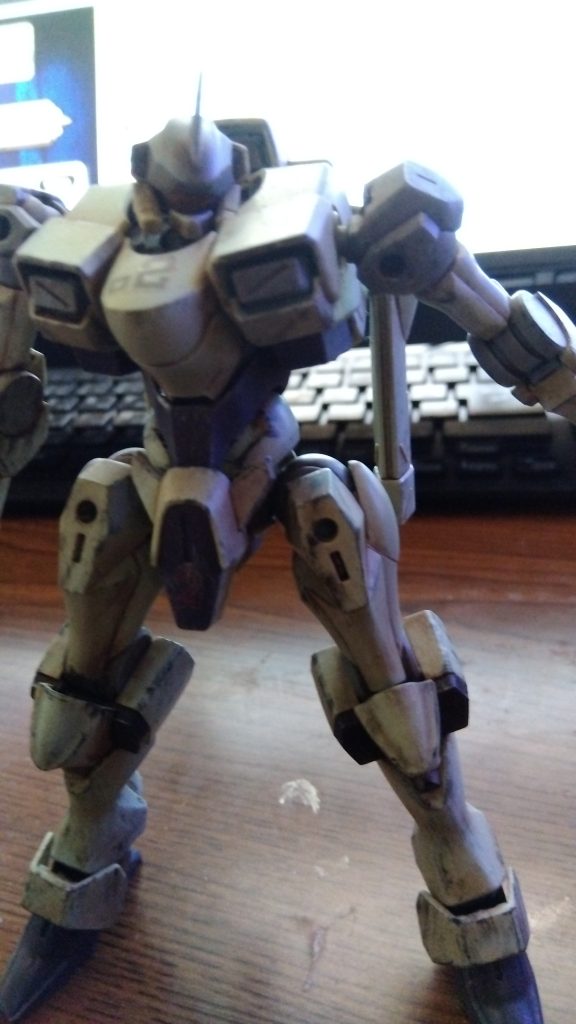 汚しはウェザリングカラーのブラウンで全体を汚した後にメタルブラックとシルバーを使ったドライブラシをやって、艶消しで終わり。