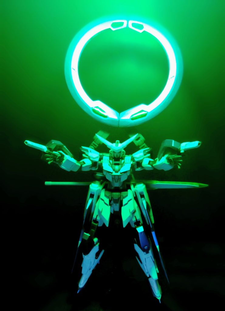 GNフェザーによる攻性防御フィールド形態フルムーンモード(月虹帳) そして、改修により追加された新モード