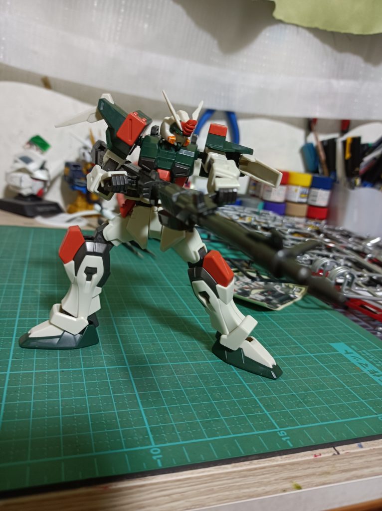 やべ何も書くことないや新年だからってなんでバスターこもわからんしガルマザクまだ塗装してないし……モンストの新春ガチャ単発でムラサメ出たくらいしかないし………とりまあけおめ