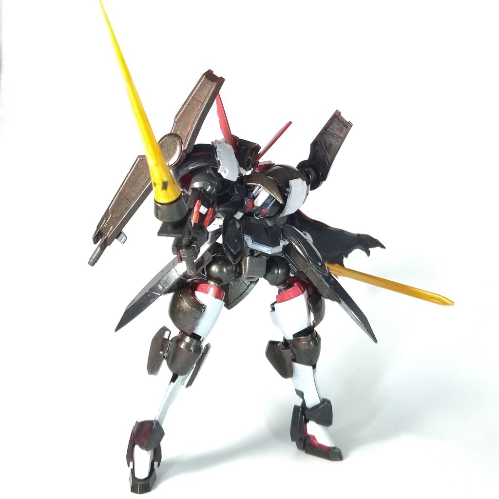 シールド裏のブレードももちろん使えます。飛び道具?ないよ