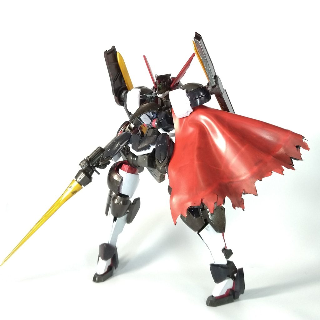 以前、ジークルーネの改造機を制作した際に発生した余りパーツで組み上げたリサイクル品…いえ姉妹機です。なので基本的にグリムゲルデとジークルーネのパーツのみで作られています。