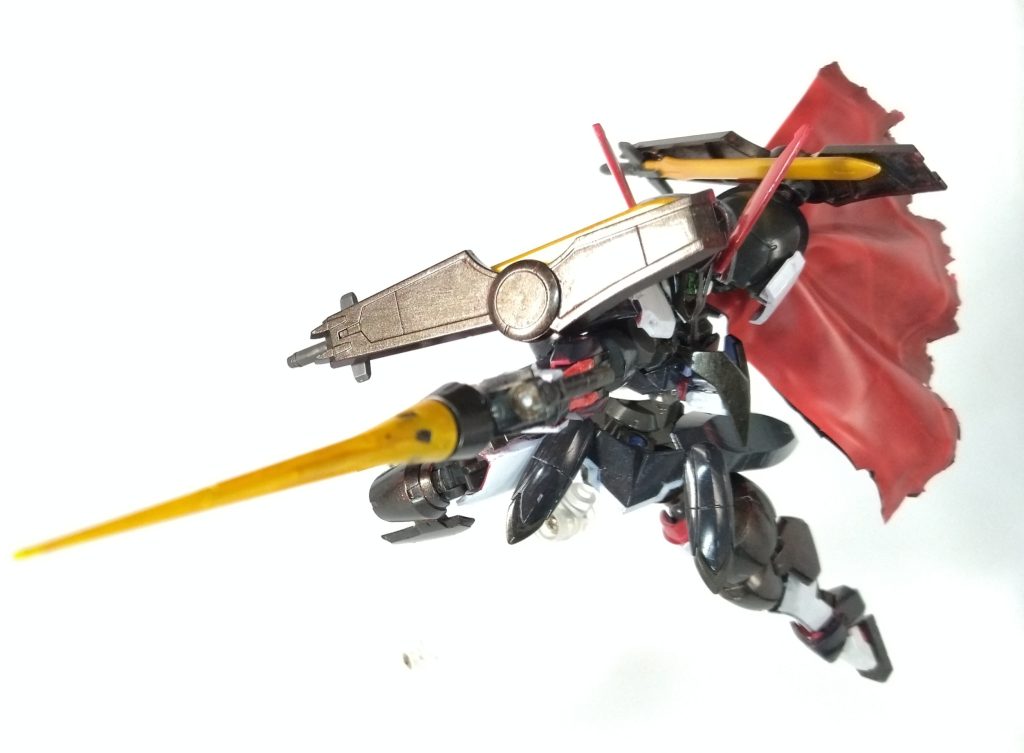 主武装はヴァルキュリアランサー。レイピアを流用し、より刺突に適した持ち方が出来るよう、グリップ周りをランナーで改造。一見すると銃のようですが弾は出ません。