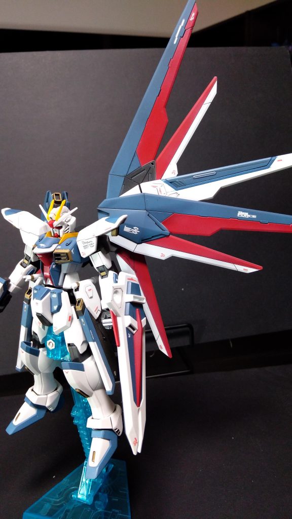 今回一番悩んだのがウイング部でした。最終的に色を上塗りしてこの様な感じで落ち着きました。