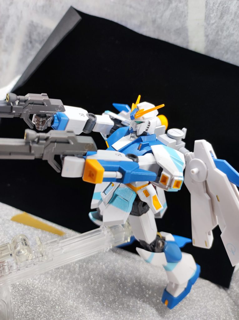 ■アルヒーνギリシャ語で「始まり」を意味する。EGνガンダムベースのガンプラ。空中からの射撃戦メイン、近中距離から２丁のビームマシンガンをばら撒く。運用はガンダムエアマスターと同様である。接近戦時はボックスタイプビームサーベルを使用する。ビームシールドも搭載している。