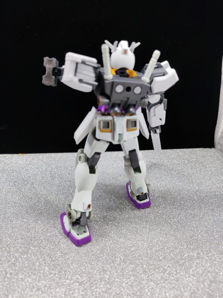 バックパックや脛へのブースターノズル追加。初代ガンダムってどうやって横へのブースターダッシュしてるのだろう？