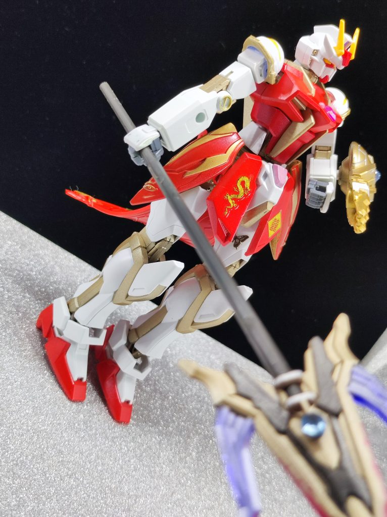 左足の内側に蝶のデカールがセクシーポイント。アマゾンで中華風ネイルシールセット買ったけど、サイズオーバーで全部使えなかったよ。セリアさんまじ助かりました。