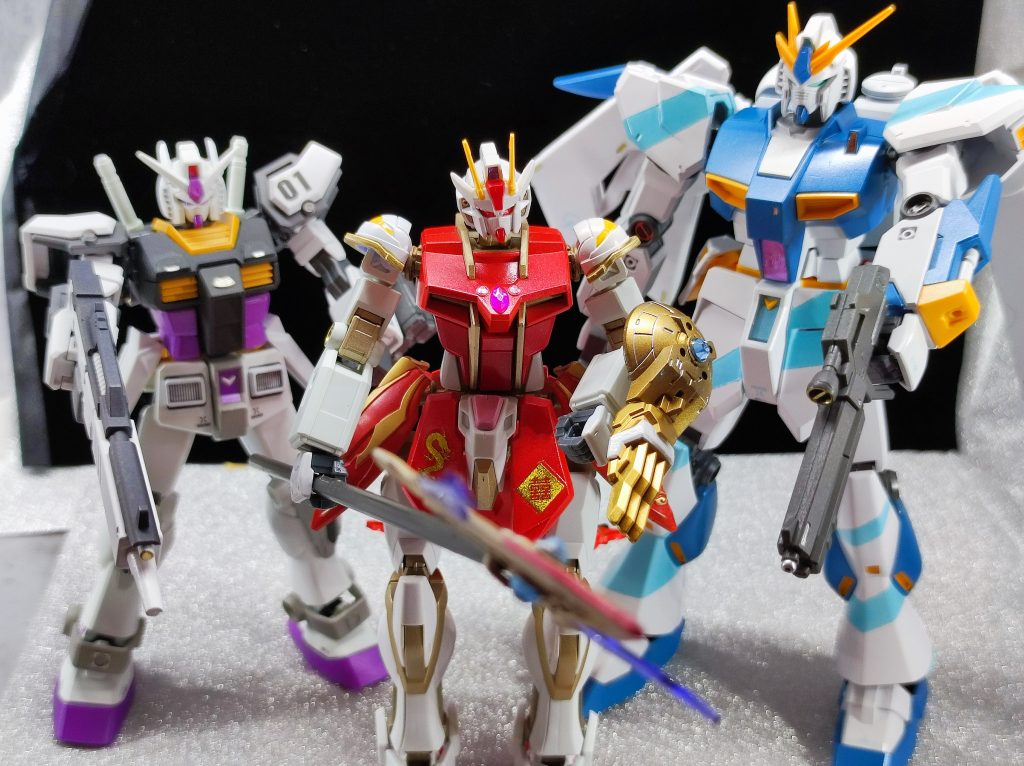 ラーガンダムの発表を見て「今までの3体のEG全部にこういう改造機あったら面白いよね。3体といえばポケモンの最初、ヒトカゲ、ゼニガメ、フシギダネ、を選ぶ場面が思いついちゃうなー。」が最初。ついでにその頃水性塗料のLINKL PLANETコラボステラカラー全色を予約したので、これメインで作品を作りたいな、と。ということで、できました。途中、制作中断してた時期が数ヶ月あったので、例によってかなり遅れましたが…