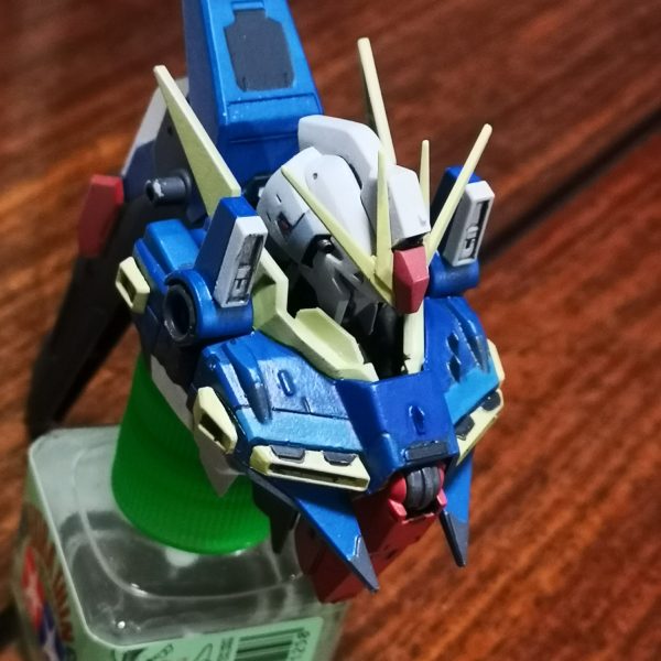 閲覧ありがとうございます！先日のガンダムリントヴルムの続きです!まずは皆様、あけましてございます！今年もよろしくお願いします！次にこの度の地震で被災された方、お見舞い申し上げます我が家も揺れましたが、大きな被害はないものの、何故か私の傑作達ばかりが次々と重力の井戸の底に向かって落下していきました嗚呼、地球なんて嫌いだ！ところでリントヴルムに色を乗せてみました毎回思いますが、私は調色のセンスがないですなかなか、思いの色にならず、結果、塗膜のみが厚くなり、残念な感じになっていますさて、一通り色を乗せてから考えようと思います（2枚目）