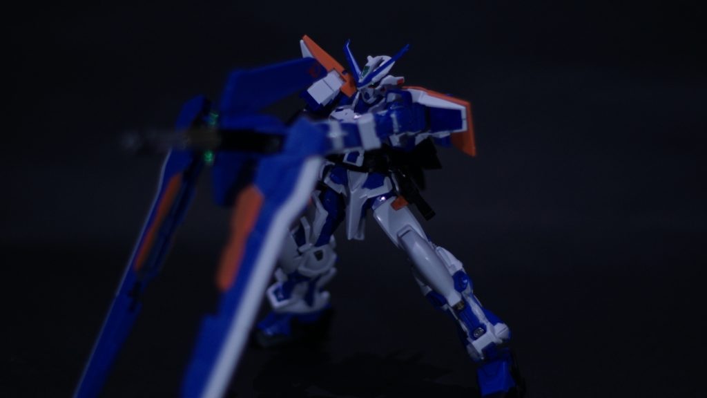 アクション3。何気構えるのが難しい武器ですねこれ。