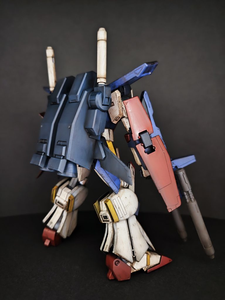 バックパックの合わせ目は正面からは目立たないのでそのままです