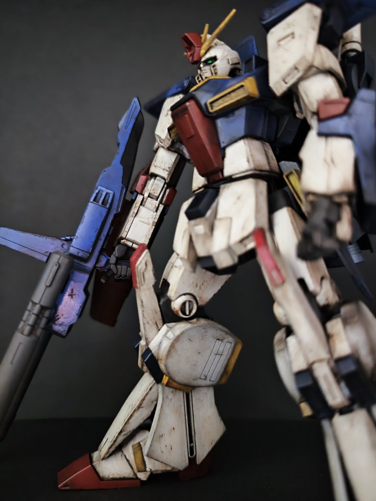 カメラアイは付属のシールを使用