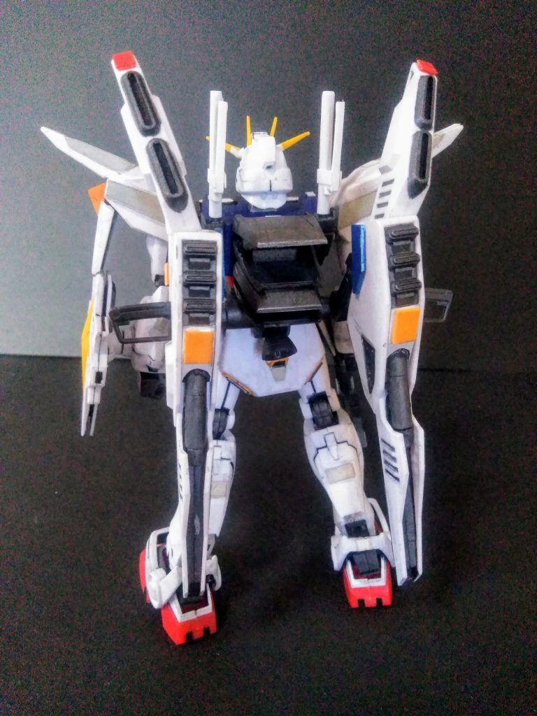 パッと観だと"胸部""肩""ライフル"        "ヴェスバー"が変更されている様です🧐キット同梱のマニュアルによると       "新型ヴェスバー"の為に"ジェネレータ"を交換、なので"ライフル"も           バージョンアップとのコト🤔