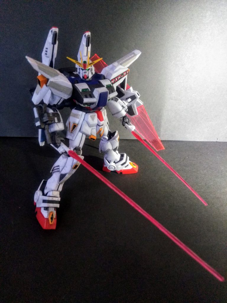 ハイ。"ビームサーベル"抜刀二刀流❗😤  年が明けてもヤッテる事は何時もと同じ😥    今回、付属の"B サーベル"を紛失して      いたので"ランナーとプラ板"で新造して オキマシタ😁