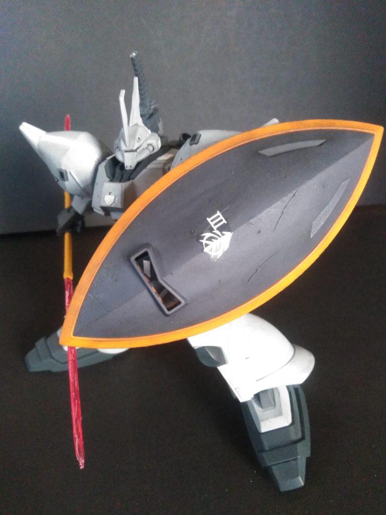 キットには『ビーム サーベル』が付属しておりません😩　　　　　　　　　　　　　　　　しかし『薙刀タイプ』がお気に入りの　　　　　　　『天斗 特務中尉』の為に｢プラパイプ等｣で　　　　新規にコサエテみました😋