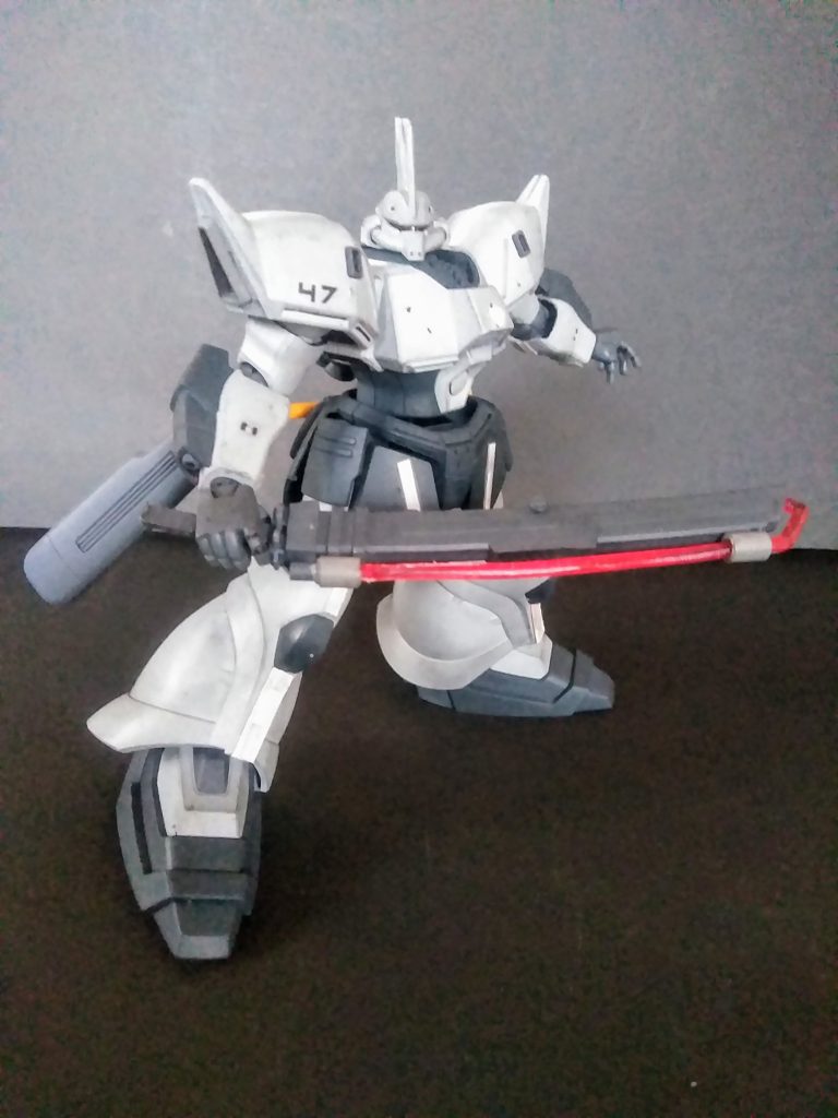 『ザッパー』の二つ名の由来となる大型刀剣を｢ビーム発振機能｣付きで装備します😆　　　　　　　ガンプラモデラーの友『M,S,G,』の                   『ソード&マチェット セット』より引用です😍