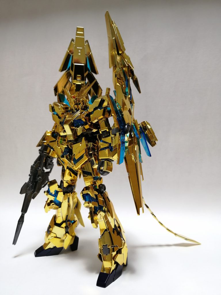 デリケートな作品なので、あまりアクションポーズはできません。