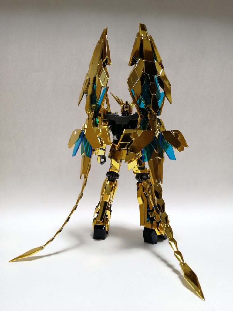 最後に水性の光沢トップコートを吹きましたが、ゴールドパーツは吹かない方がきれいだったかもしれない。ゴールドパーツの扱いが難しいですね😅