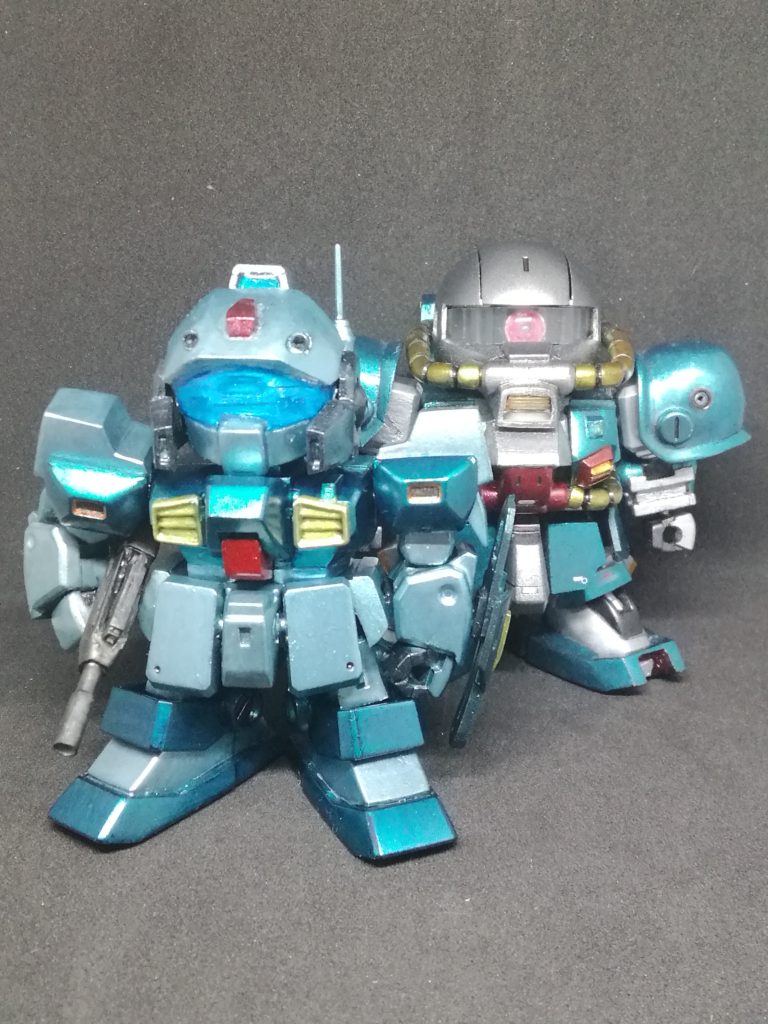 塗装はメタリック調。最近の他の作品同様、Gジェネグラフィック風の仕上がりを目指しました。ゴーグル部はUVレジンで仕上げました。