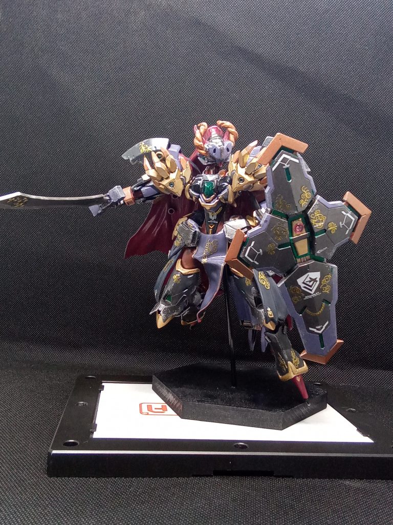 脚と胴体を2cm延長マントが似合うようにモビルスーツらしさは棄てて生物っぽさをイメージしてみましたミキシングパーツはグレイズアイン・スタークジェガン・30mmシスターズ